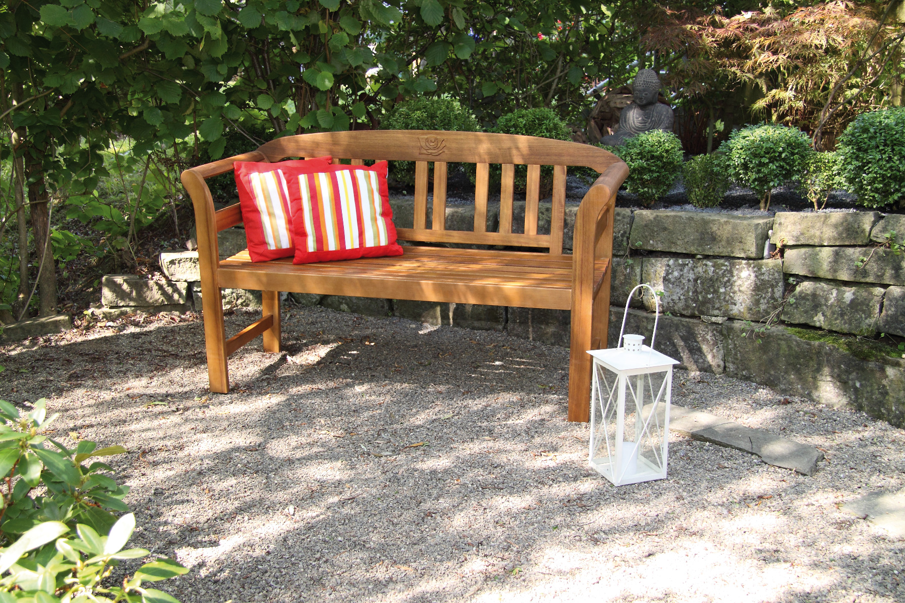 acamp® BATAM 2-Sitzer Gartenbank aus FSC® Akazienholz mit Teaköl Finish und Rosenschnitzmuster